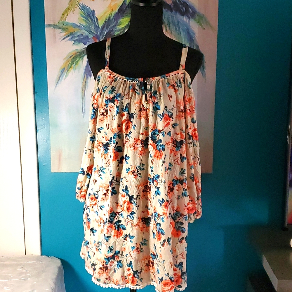 French Laundry floral cold shoulder with buttons size 3x top